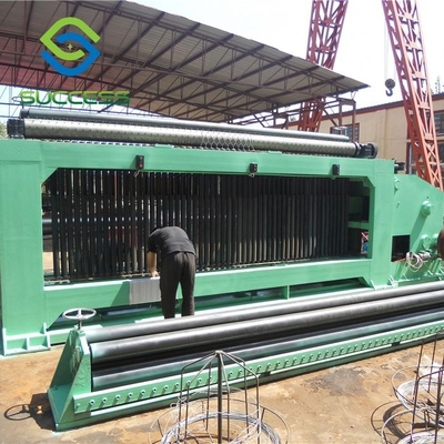 La Cina Macchine per reti di filo esagonale verdi da 2,5 T con potenza idraulica da 2,2 kW fornitore