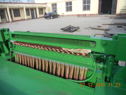 La Cina 0.8-1.2mm Welding Wire Automatic Fence Welding Machine con PLC e Inverter fornitore