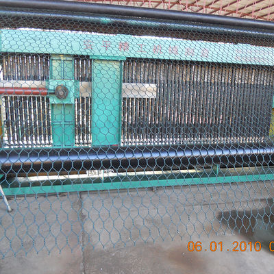 La Cina Macchina a maglia di filo di gabione rivestito in PVC con 6*8 fori per trasporto sicuro o consegna ferroviaria fornitore
